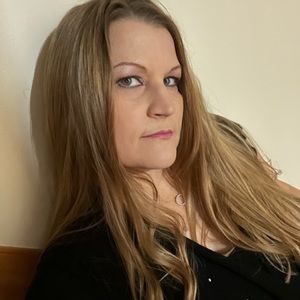 Meet your Posher, Cassandra